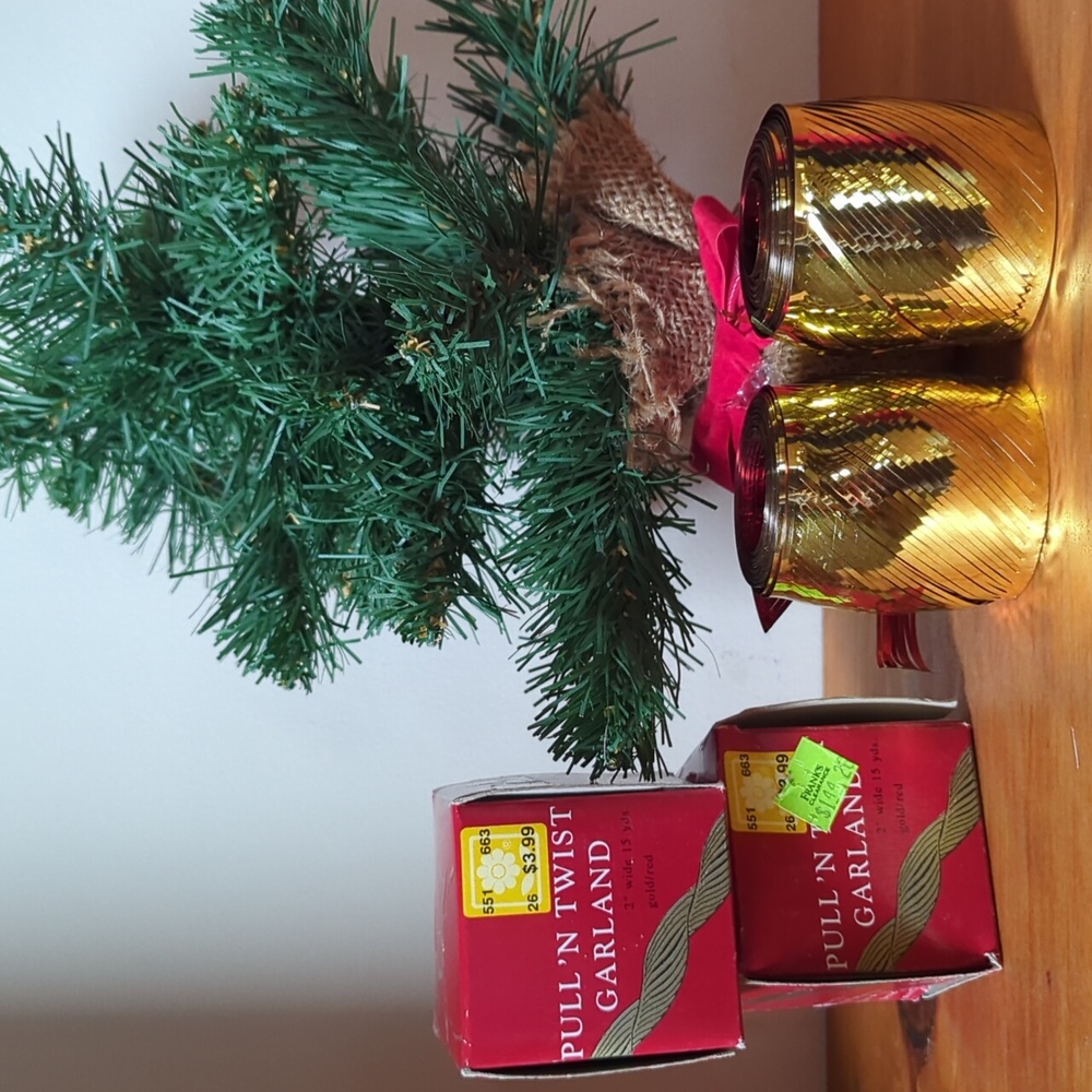 Vintage Red And Gold Pull' N Twist Holiday Wrapping Garland 2"Wide 15 Yds
